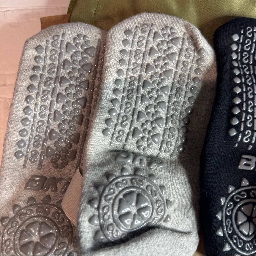 New Yoga Grip Socks 2 Pair